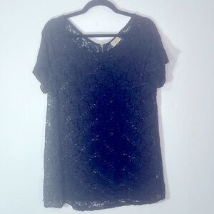 FREE KISSES black top sz 1x pre loved 🥰